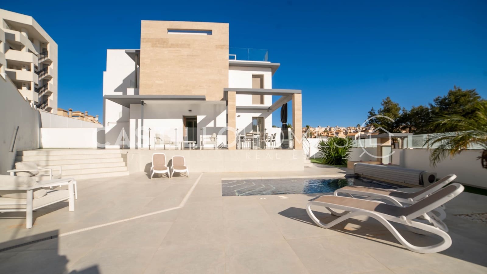 Chalet de 4 habitaciones en Filipinas en venta con piscina - 595.000 € (Ref: 9609587)