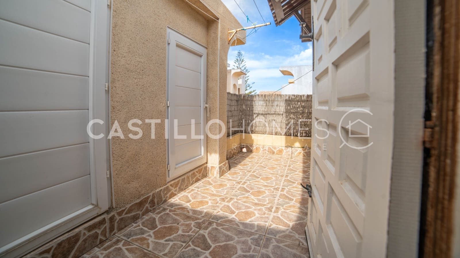 Apartamento de 3 habitaciones en Torrevieja en venta con piscina - 190.000 € (Ref: 9643361)