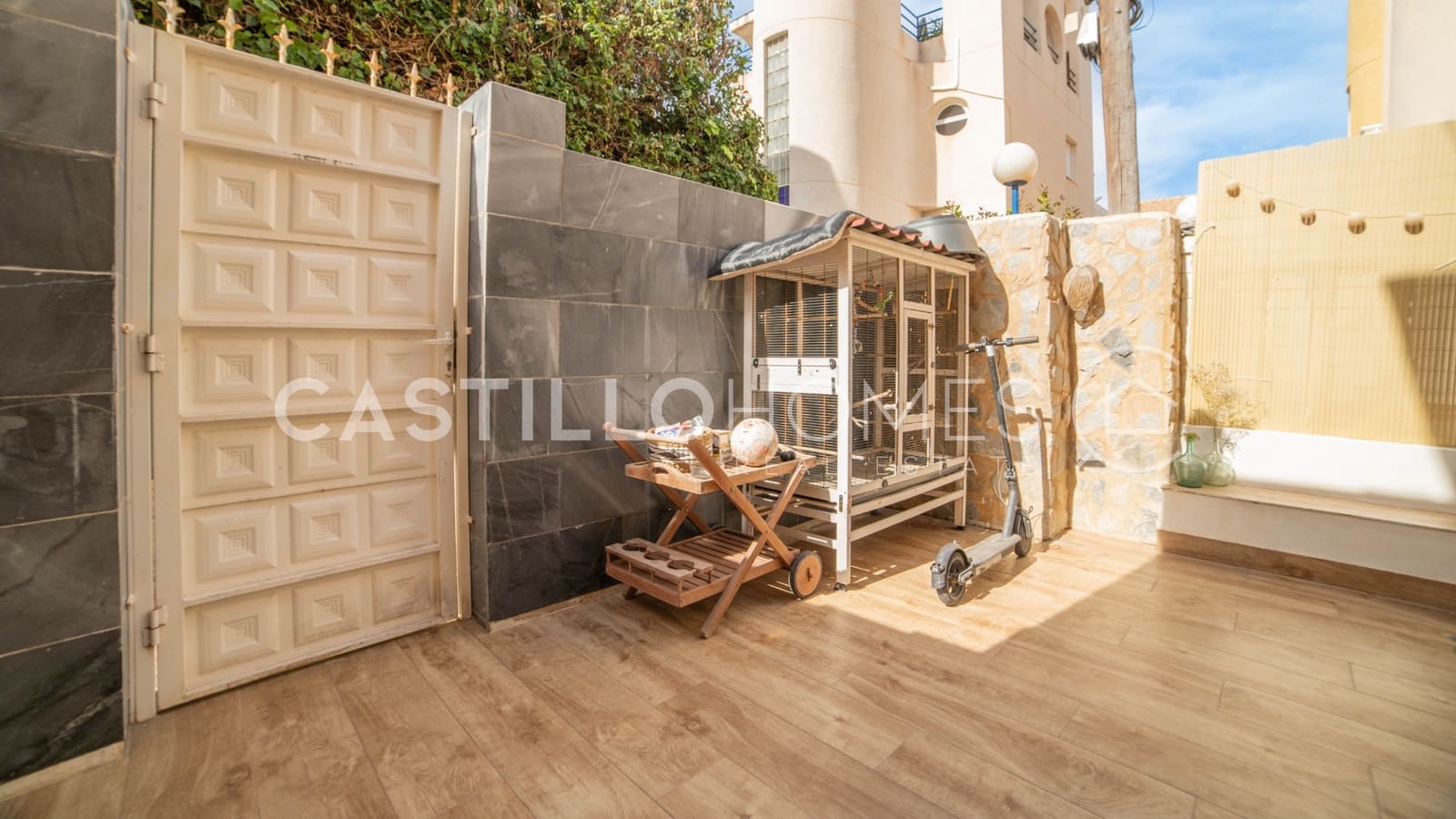 Apartamento de 3 habitaciones en Torrevieja en venta con piscina - 190.000 € (Ref: 9643361)