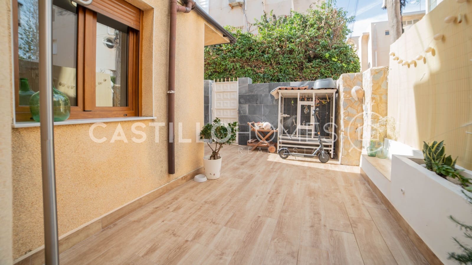 Apartamento de 3 habitaciones en Torrevieja en venta con piscina - 190.000 € (Ref: 9643361)