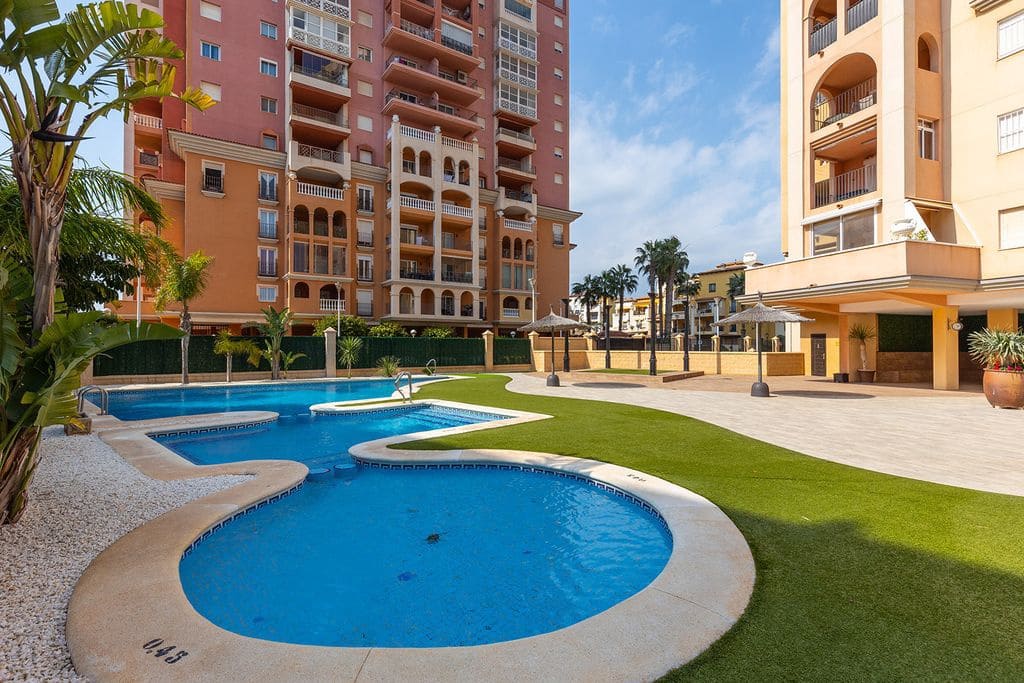 2 bedroom Apartment for sale in Torrevieja with pool - € 249,000 (Ref: 9730846)