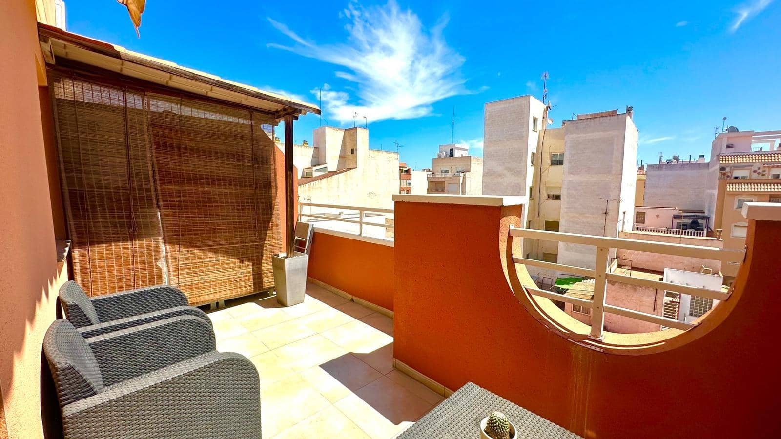 2 soverom Penthouse til salgs i Torrevieja med garasje - € 164 900 (Ref: 9759450)