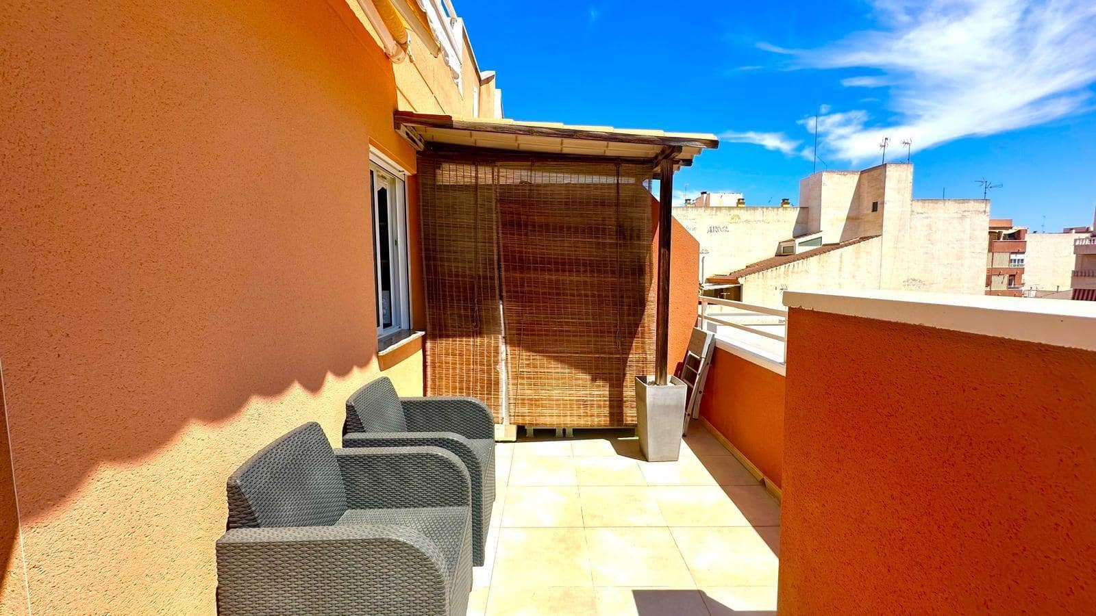 2 soverom Penthouse til salgs i Torrevieja med garasje - € 164 900 (Ref: 9759450)