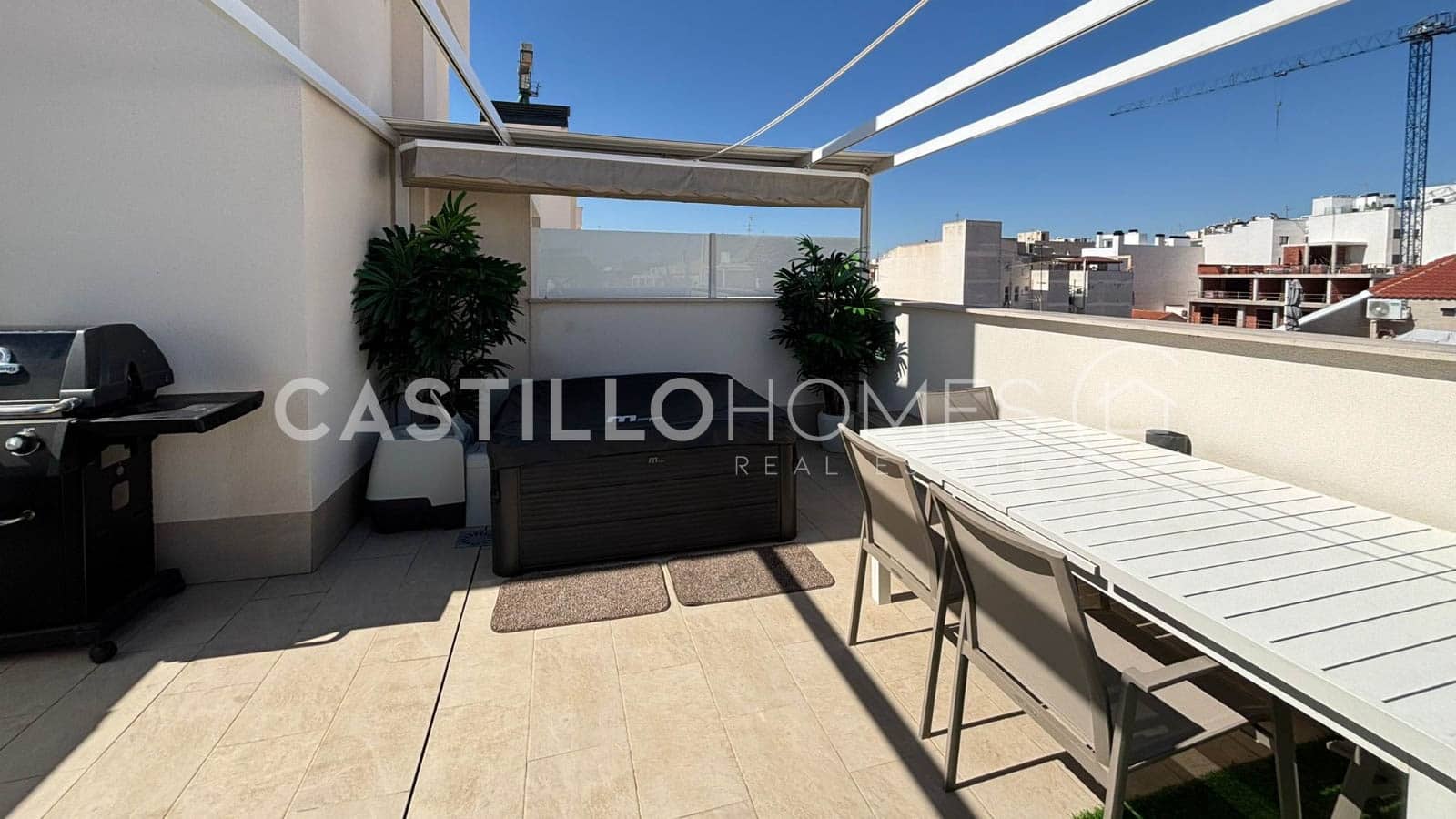 3 sovrum Takvåning till salu i Torrevieja med pool garage - 399 000 € (Ref: 9778662)