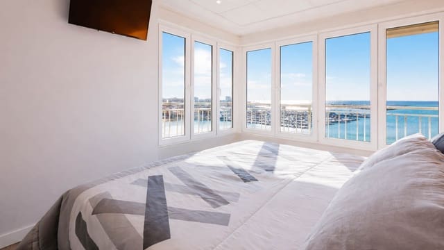 Apartamento de 3 habitaciones en Playa del Acequión, Torrevieja en venta con piscina garaje - 389.500 € (Ref: 9793194)