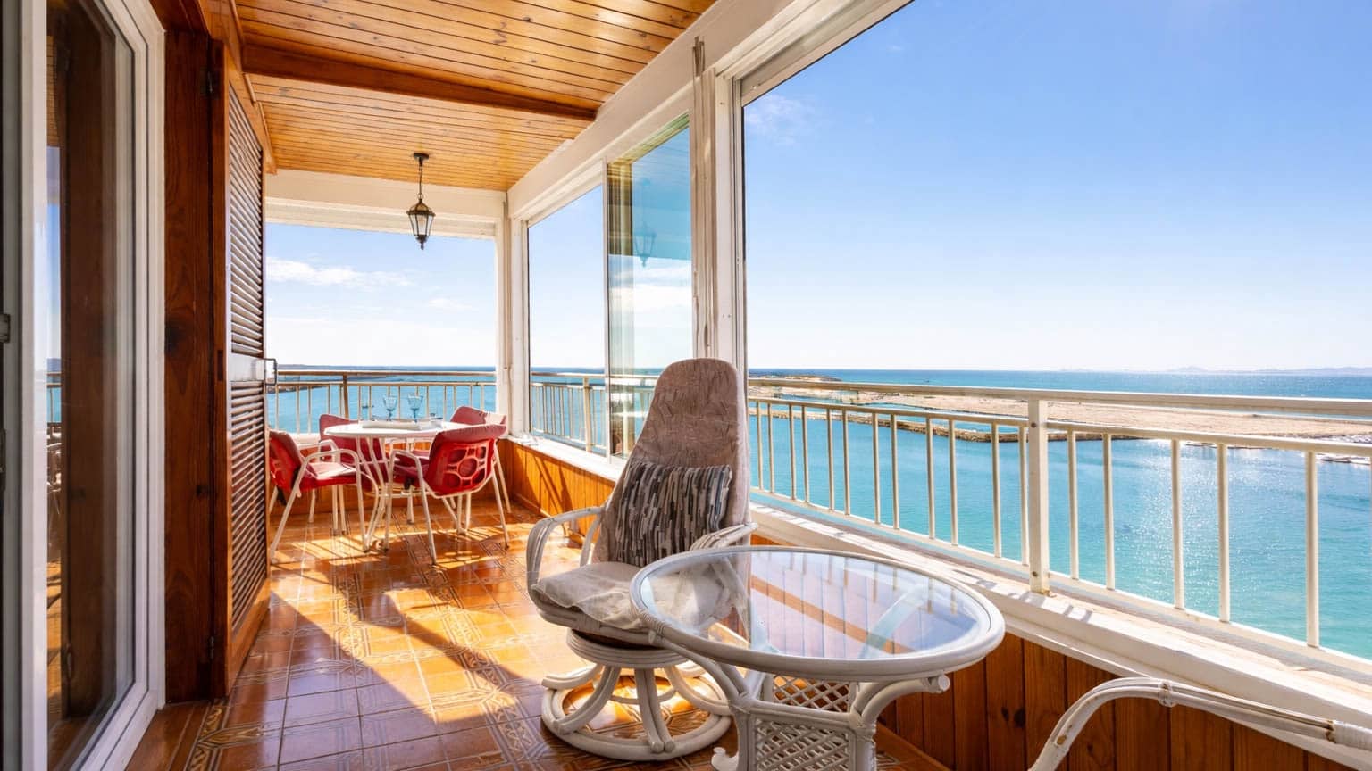 Apartamento de 3 habitaciones en Torrevieja en venta con piscina garaje - 389.500 € (Ref: 9793194)