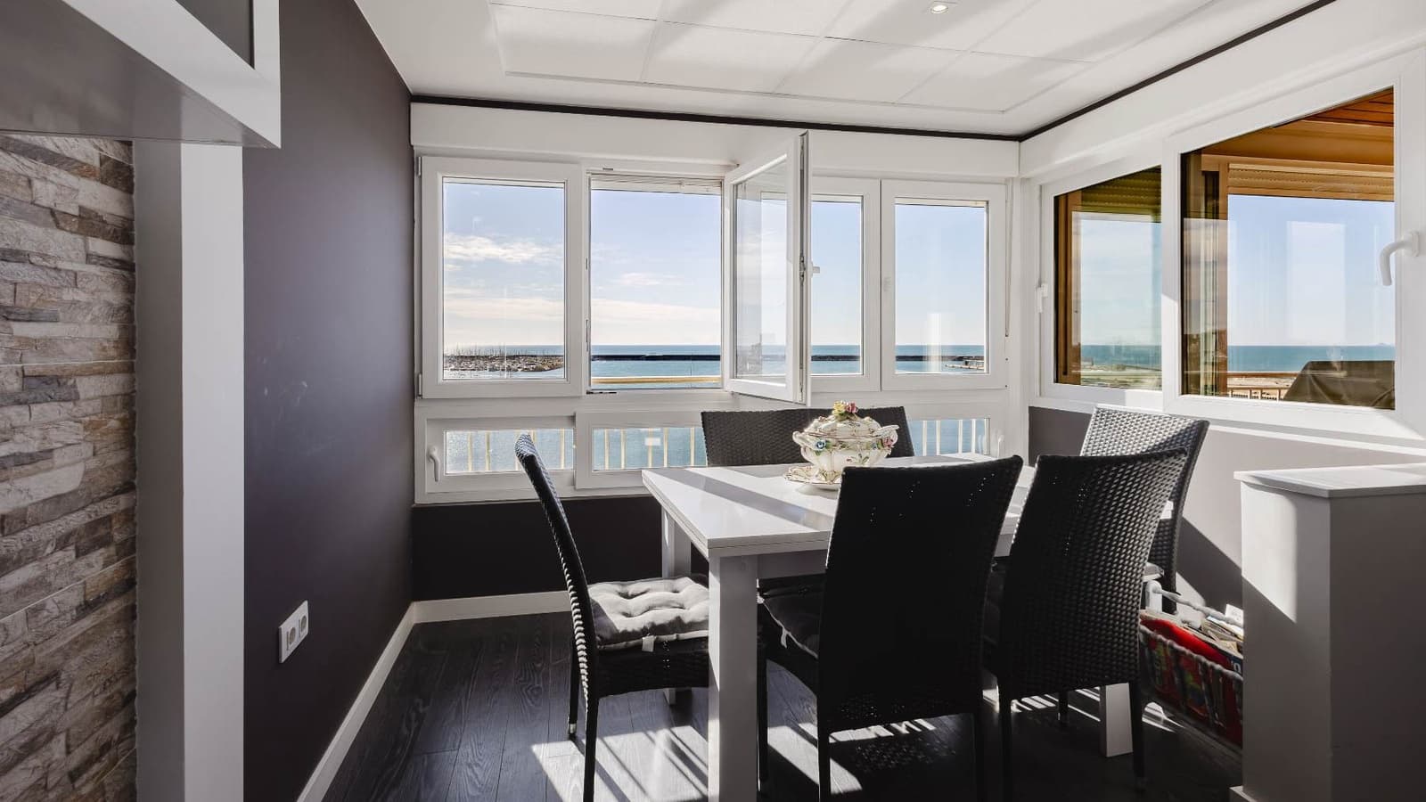 Apartamento de 3 habitaciones en Torrevieja en venta con piscina garaje - 389.500 € (Ref: 9793194)