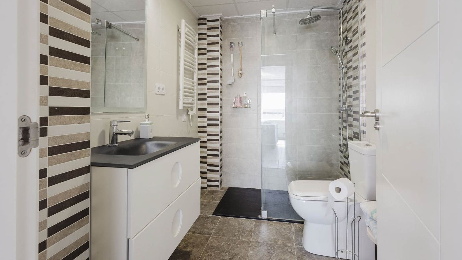 Apartamento de 3 habitaciones en Torrevieja en venta con piscina garaje - 389.500 € (Ref: 9793194)