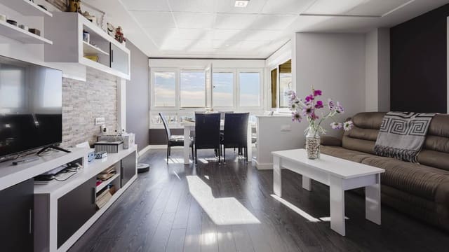 Apartamento de 3 habitaciones en Playa del Acequión, Torrevieja en venta con piscina garaje - 389.500 € (Ref: 9793194)