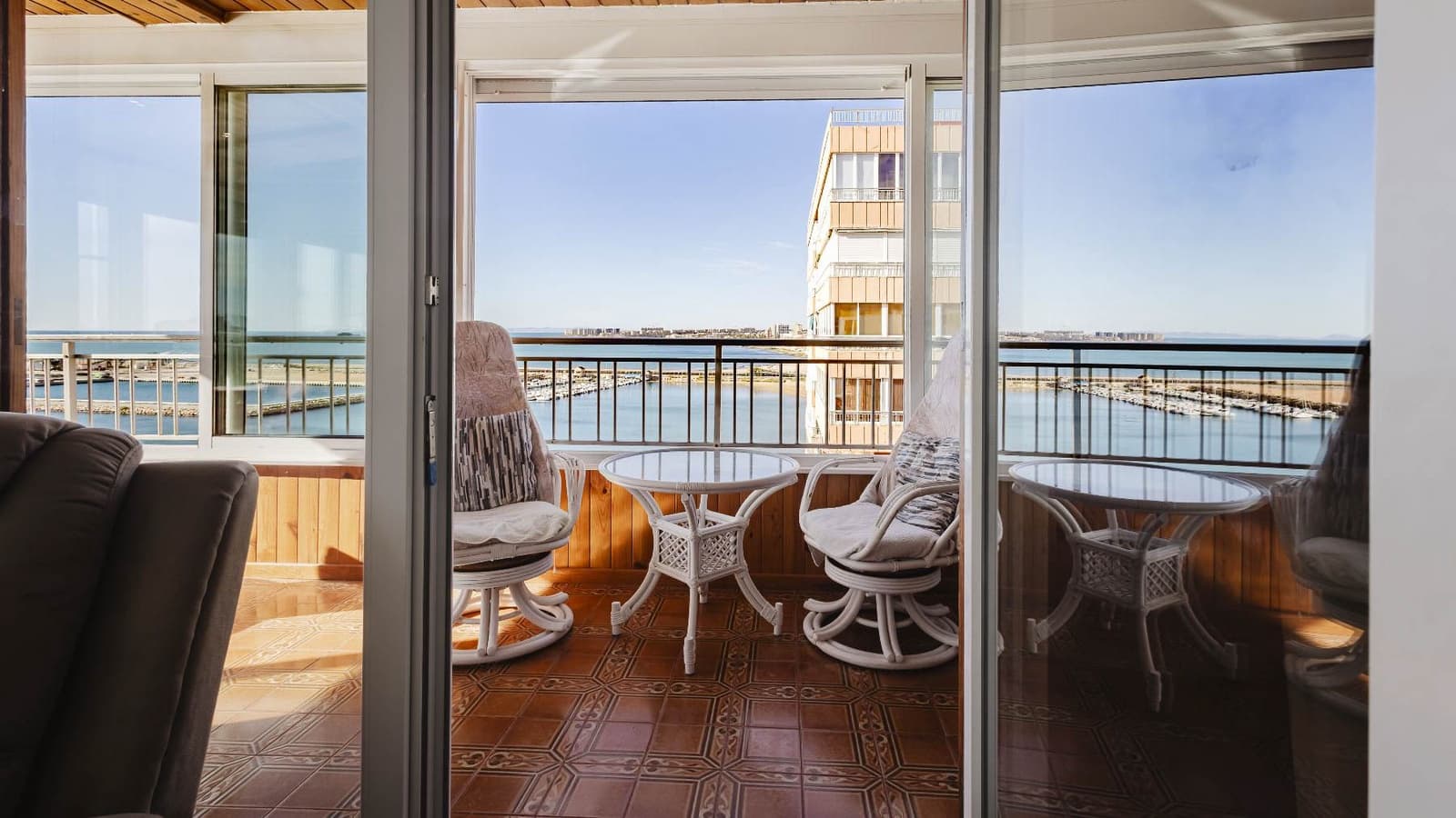 Apartamento de 3 habitaciones en Torrevieja en venta con piscina garaje - 389.500 € (Ref: 9793194)