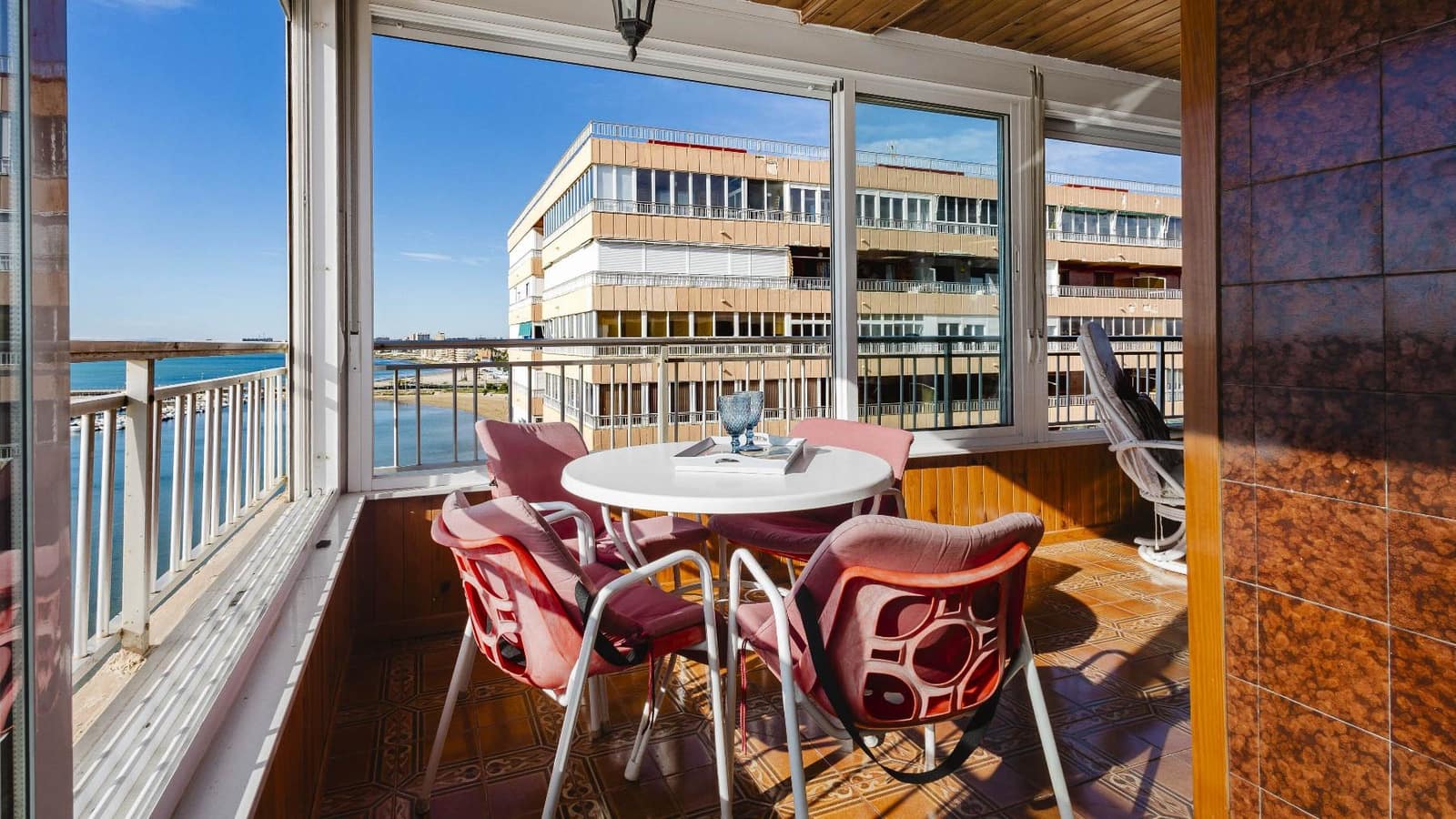 Apartamento de 3 habitaciones en Torrevieja en venta con piscina garaje - 389.500 € (Ref: 9793194)