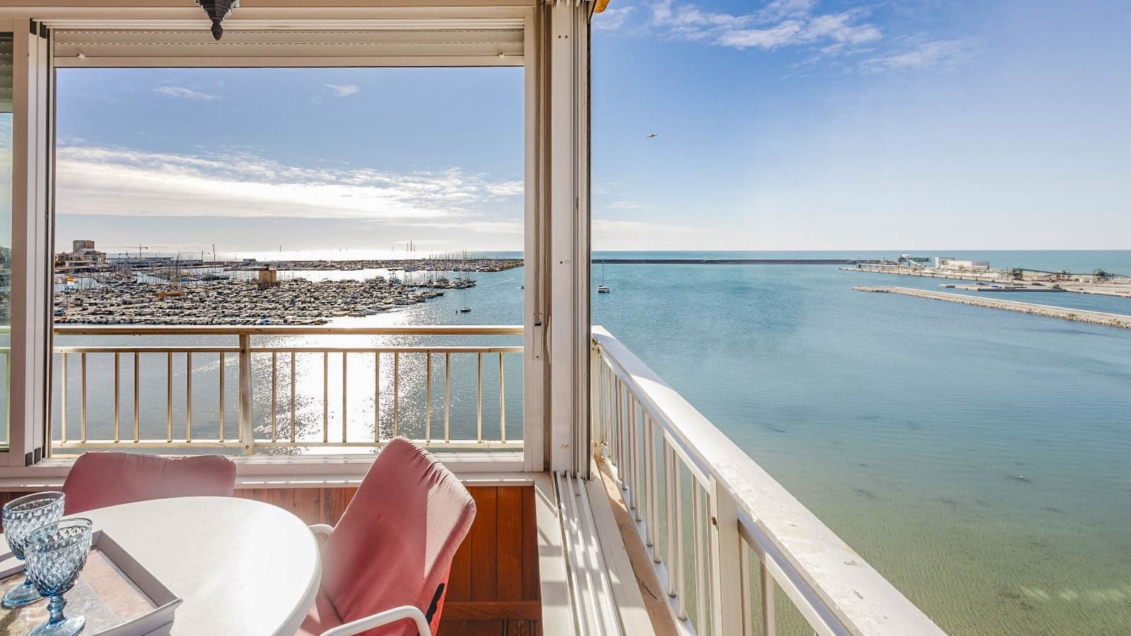 Apartamento de 3 habitaciones en Torrevieja en venta con piscina garaje - 389.500 € (Ref: 9793194)