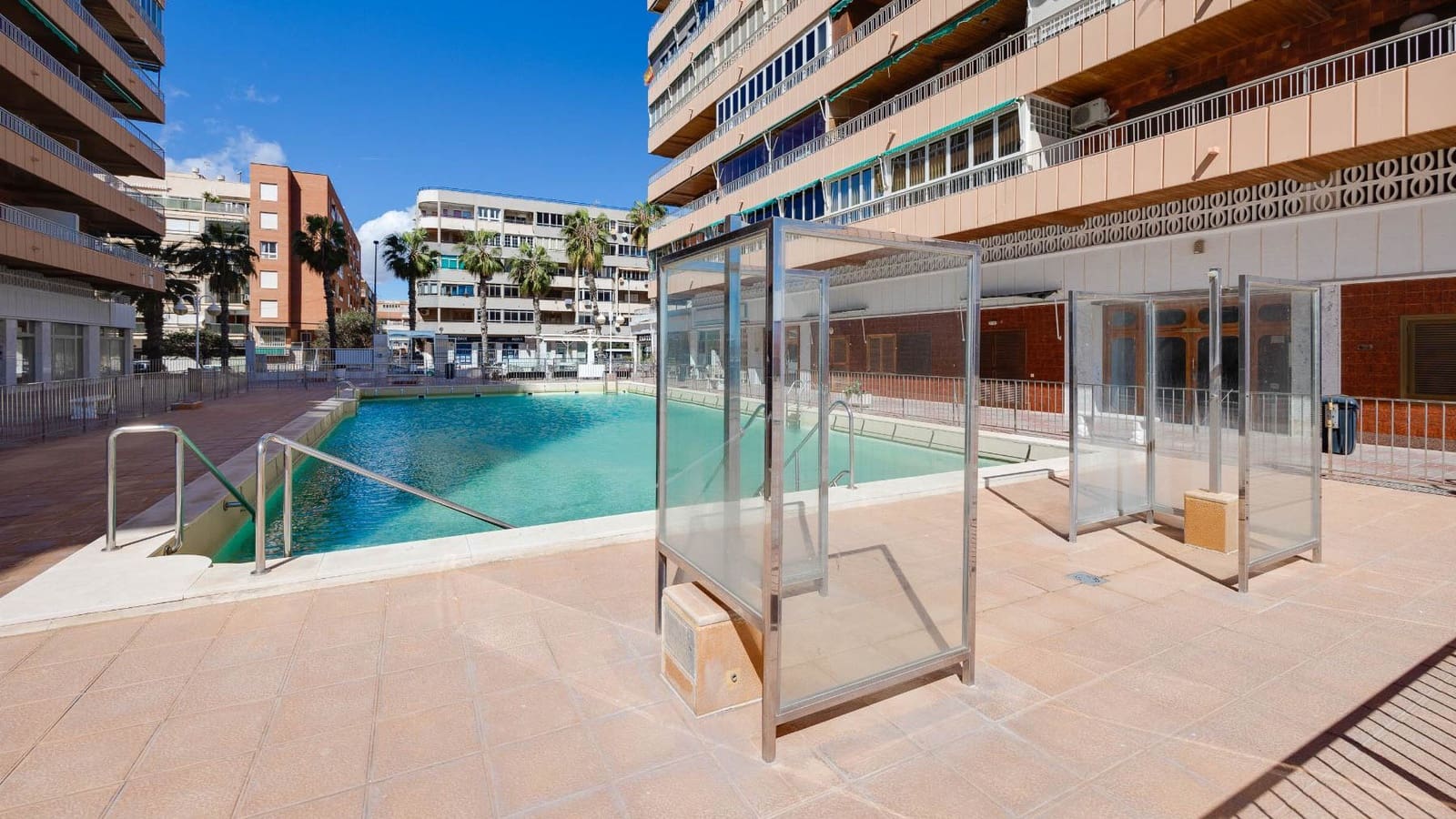 Apartamento de 3 habitaciones en Torrevieja en venta con piscina garaje - 389.500 € (Ref: 9793194)