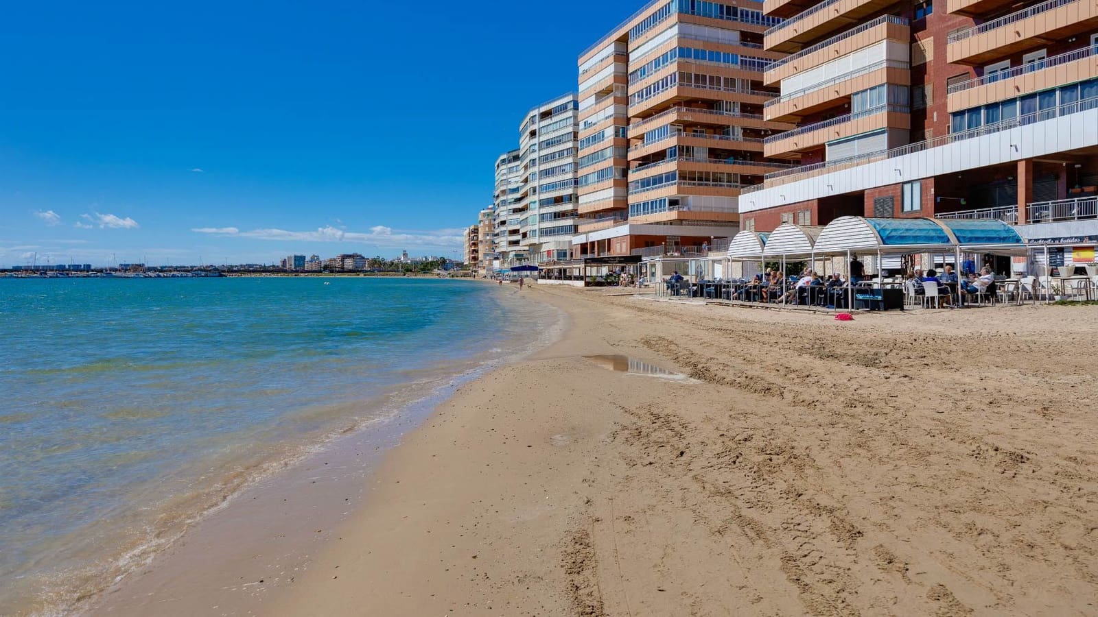 Apartamento de 3 habitaciones en Torrevieja en venta con piscina garaje - 389.500 € (Ref: 9793194)