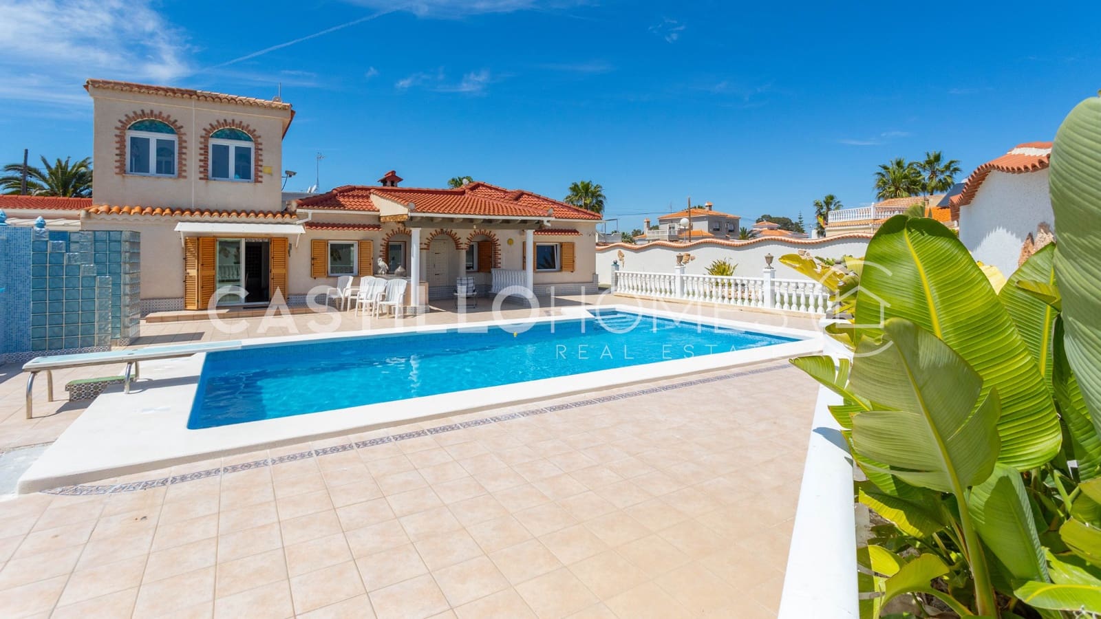 4 camera da letto Villa in vendita in Torrevieja con piscina garage - 545.000 € (Rif: 9795352)