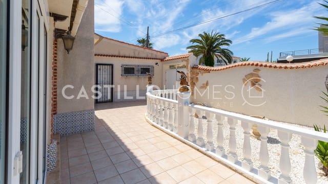 4 sypialnia Willa na sprzedaż w El Chaparral - La Siesta - La Torreta, Torrevieja z basenem garażem - 545 000 € (Ref: 9795352)