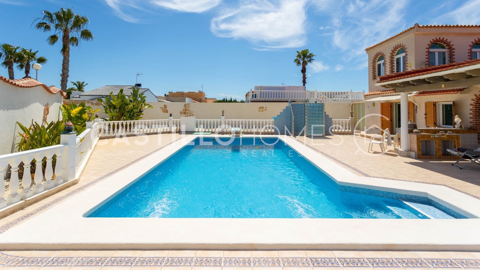4 camera da letto Villa in vendita in Torrevieja con piscina garage - 545.000 € (Rif: 9795352)