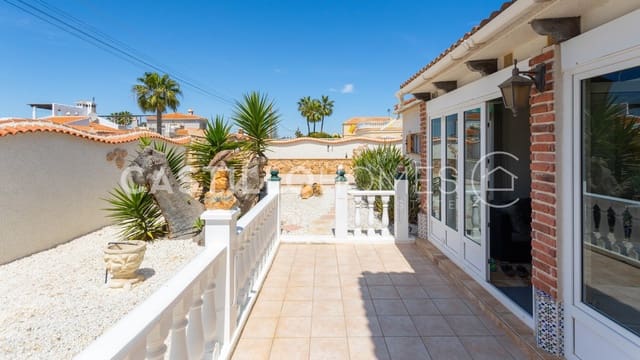 4 sypialnia Willa na sprzedaż w El Chaparral - La Siesta - La Torreta, Torrevieja z basenem garażem - 545 000 € (Ref: 9795352)
