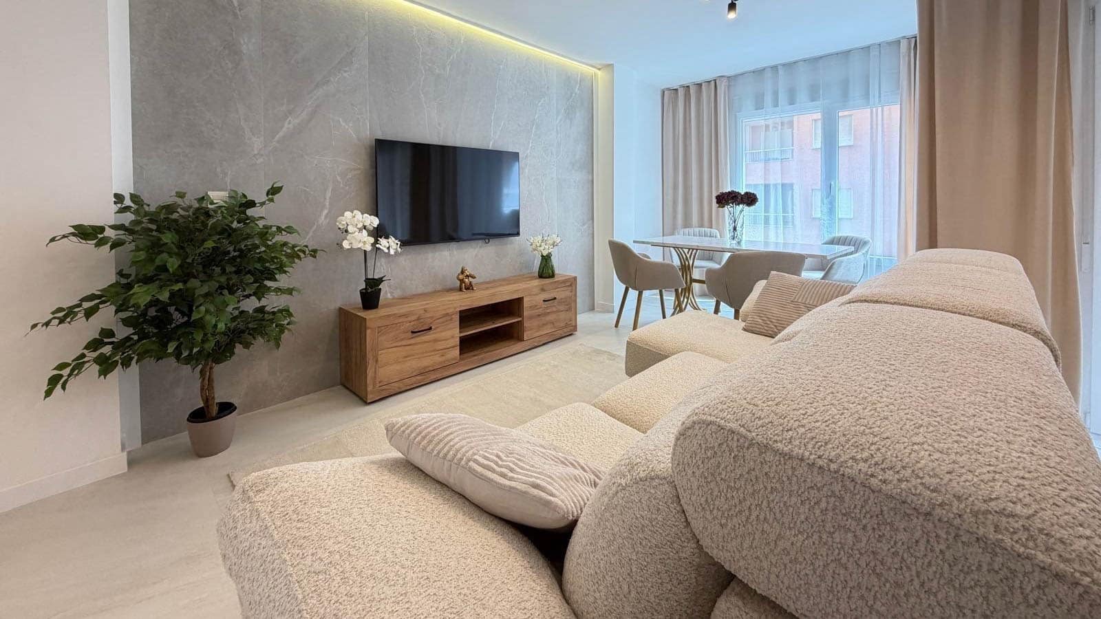 Apartamento de 4 habitaciones en Torrevieja en venta - 277.000 € (Ref: 9795535)