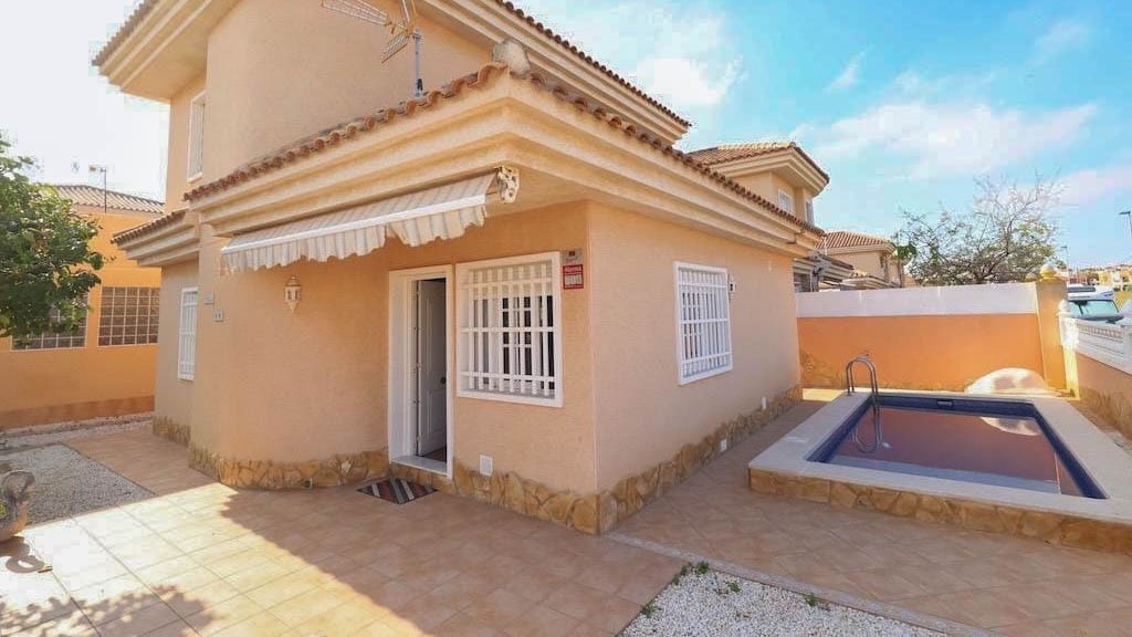 3 Zimmer Villa zu verkaufen in Los Altos mit Pool - 330.000 € (Ref: 9827955)