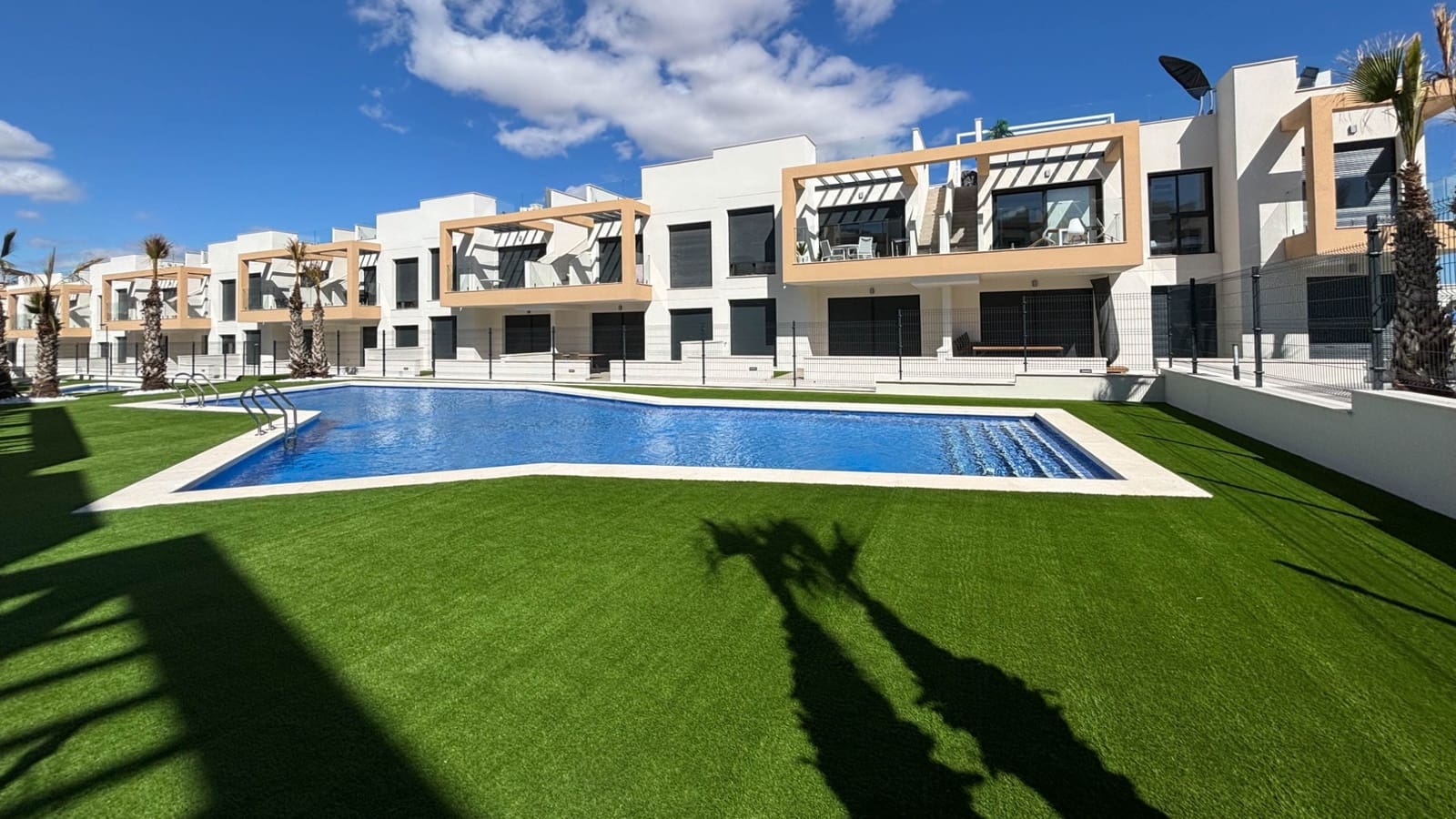 2 soverom Penthouse til salgs i Orihuela Costa med svømmebasseng - € 255 000 (Ref: 9834109)