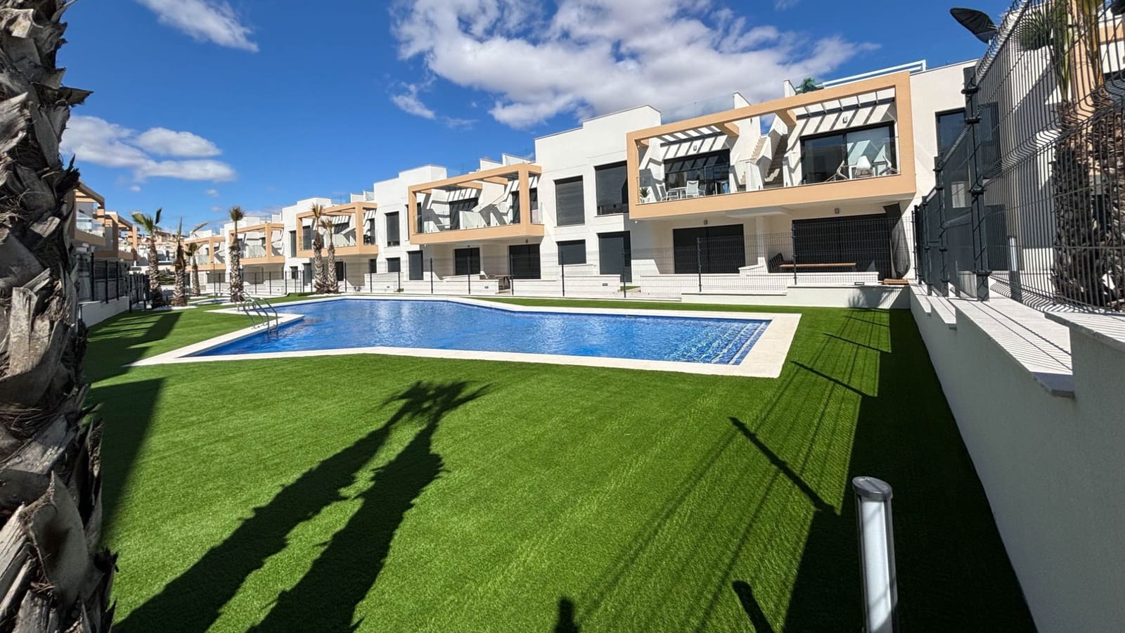 2 soverom Penthouse til salgs i Orihuela Costa med svømmebasseng - € 255 000 (Ref: 9834109)