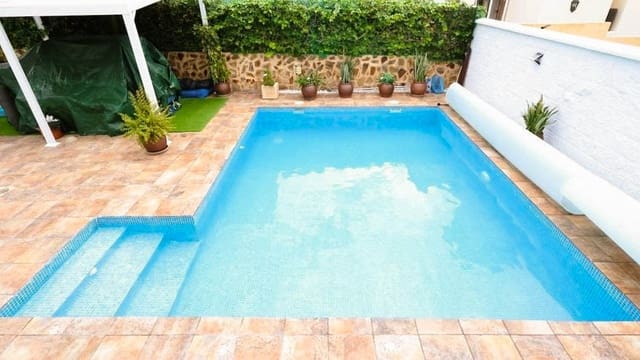 4 soverom Villa til salgs i Blue Lagoon med svømmebasseng - € 408 000 (Ref: 9857945)