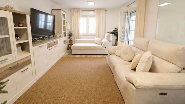 4 soverom Villa til salgs i Blue Lagoon med svømmebasseng - € 408 000 (Ref: 9857945)
