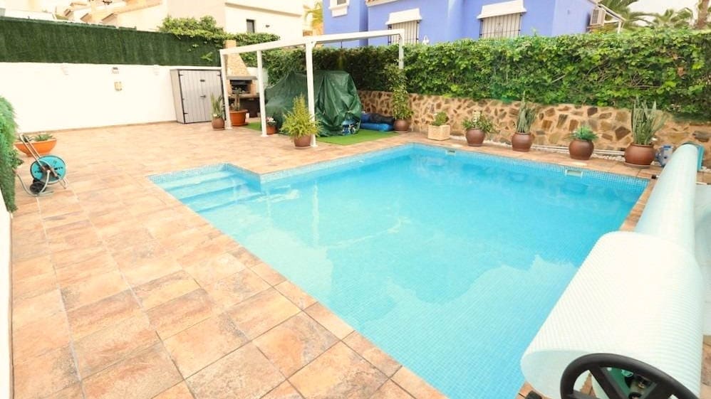 4 soverom Villa til salgs i Blue Lagoon med svømmebasseng - € 408 000 (Ref: 9857945)