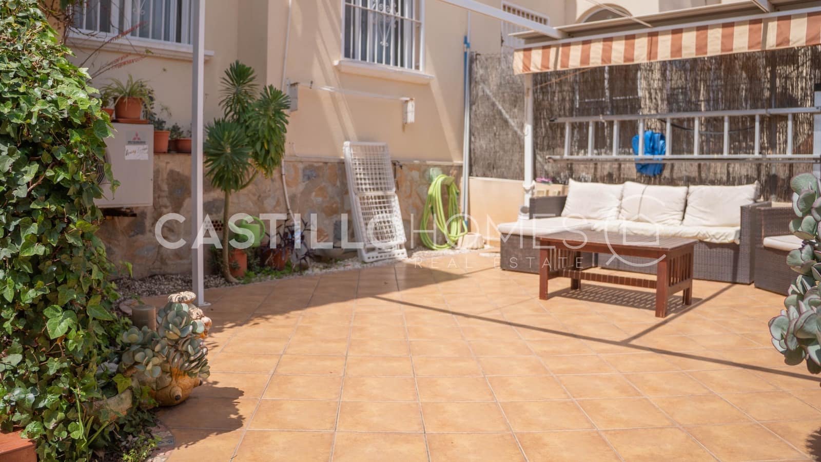3 soverom Bungalow til salgs i La Florida med svømmebasseng garasje - € 196 999 (Ref: 9867505)