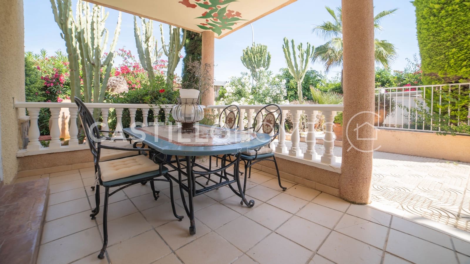 5 soveværelse Byhus til salg i La Veleta med swimmingpool garage - € 840.000 (Ref: 9924874)