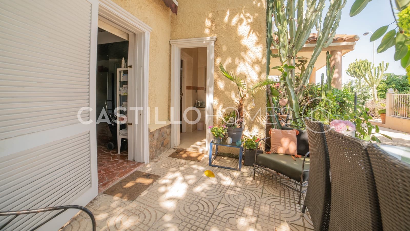 5 soveværelse Byhus til salg i La Veleta med swimmingpool garage - € 840.000 (Ref: 9924874)