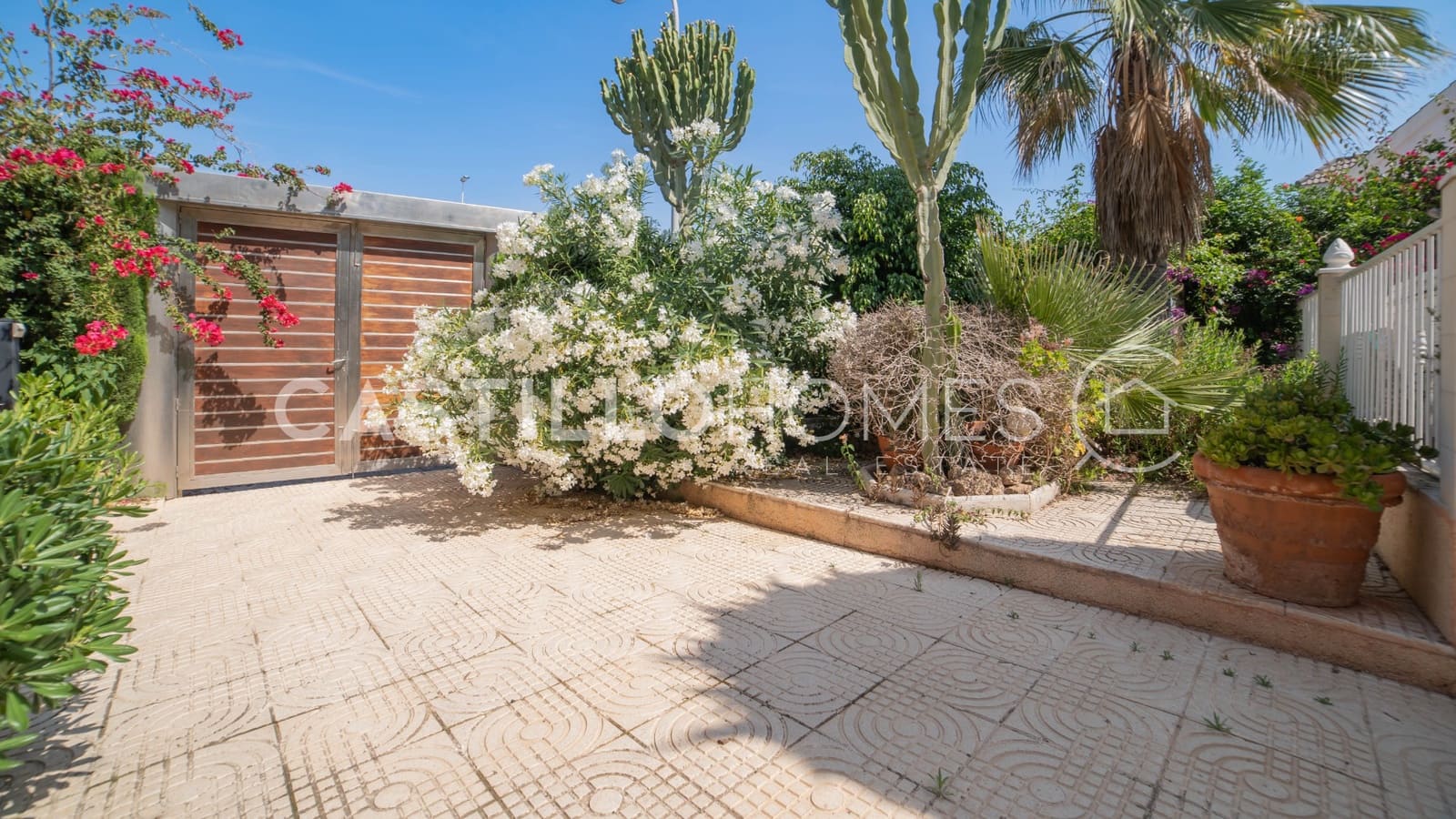 5 soveværelse Byhus til salg i La Veleta med swimmingpool garage - € 840.000 (Ref: 9924874)