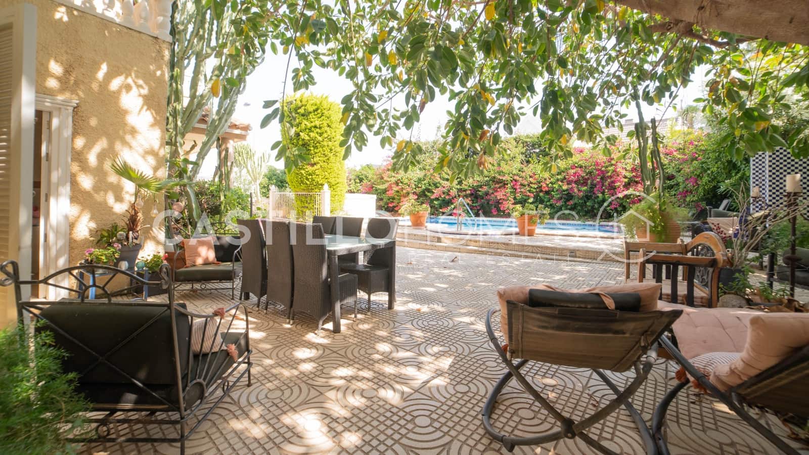 5 soveværelse Byhus til salg i La Veleta med swimmingpool garage - € 840.000 (Ref: 9924874)