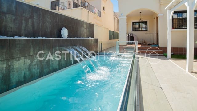 3 soverom Hus til salgs i Aguas Nuevas, Torrevieja med svømmebasseng - € 299 000 (Ref: 9983797)