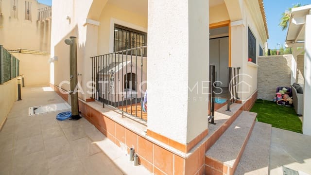 3 soverom Hus til salgs i Aguas Nuevas, Torrevieja med svømmebasseng - € 299 000 (Ref: 9983797)