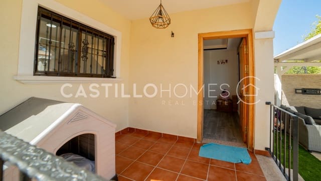 3 soverom Hus til salgs i Aguas Nuevas, Torrevieja med svømmebasseng - € 299 000 (Ref: 9983797)