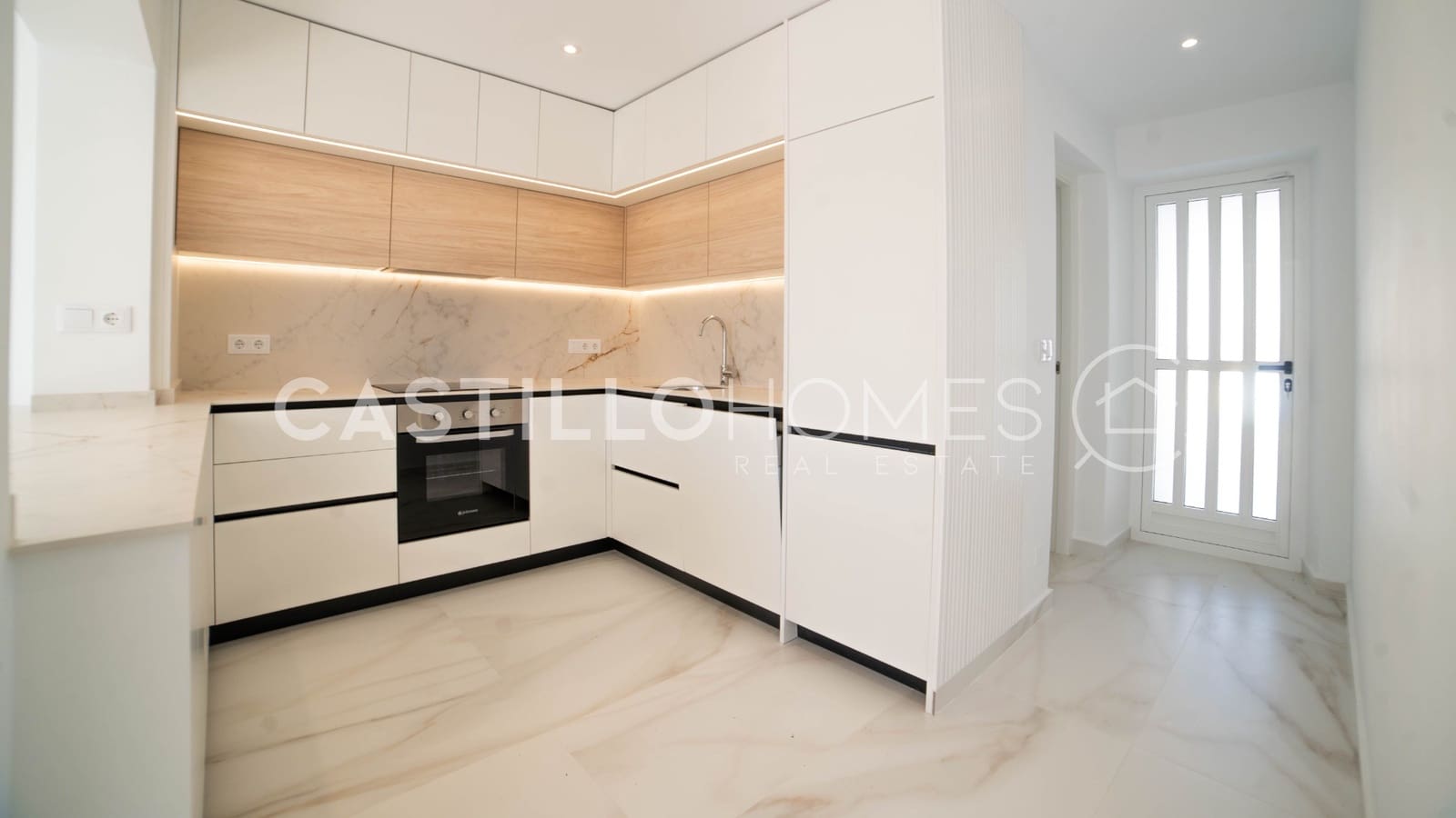 3 chambre Maison de Ville à vendre à Torrevieja avec piscine garage - 665 000 € (Ref: 9993690)