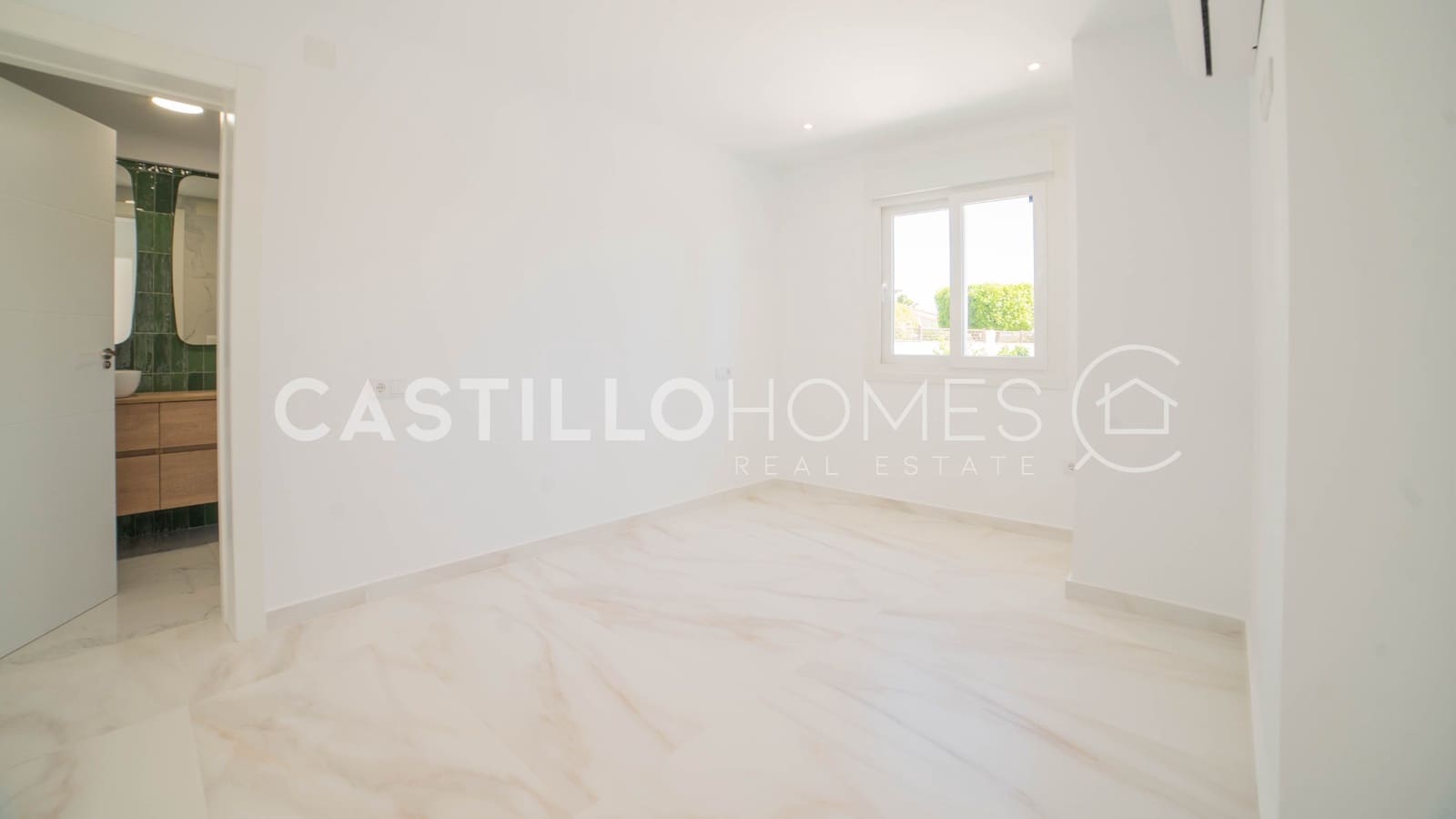 3 chambre Maison de Ville à vendre à Torrevieja avec piscine garage - 665 000 € (Ref: 9993690)