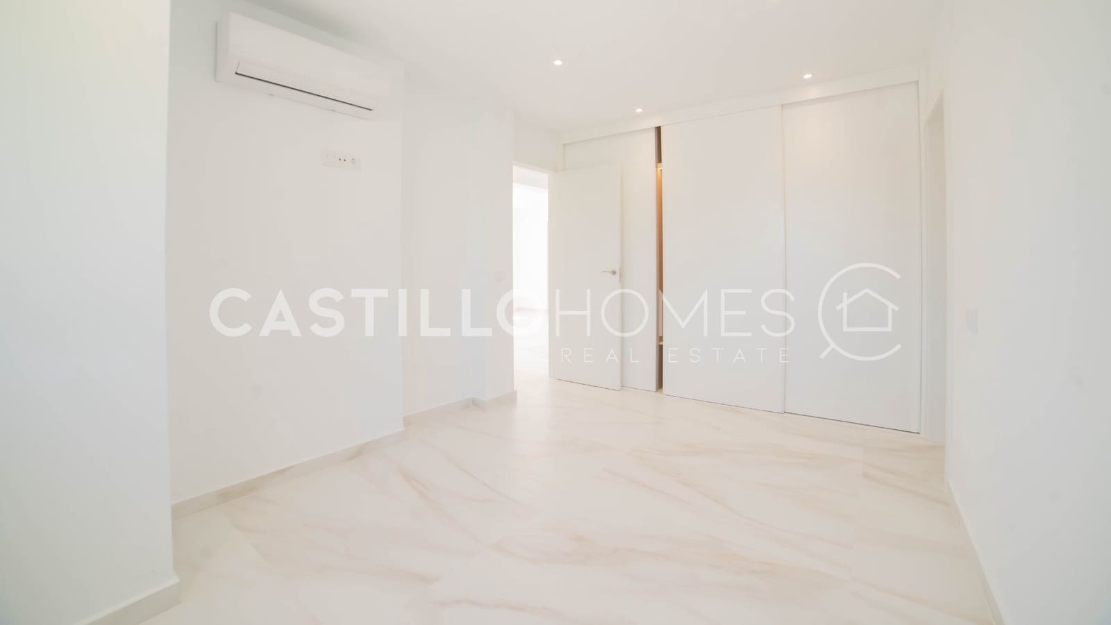 3 chambre Maison de Ville à vendre à Torrevieja avec piscine garage - 665 000 € (Ref: 9993690)