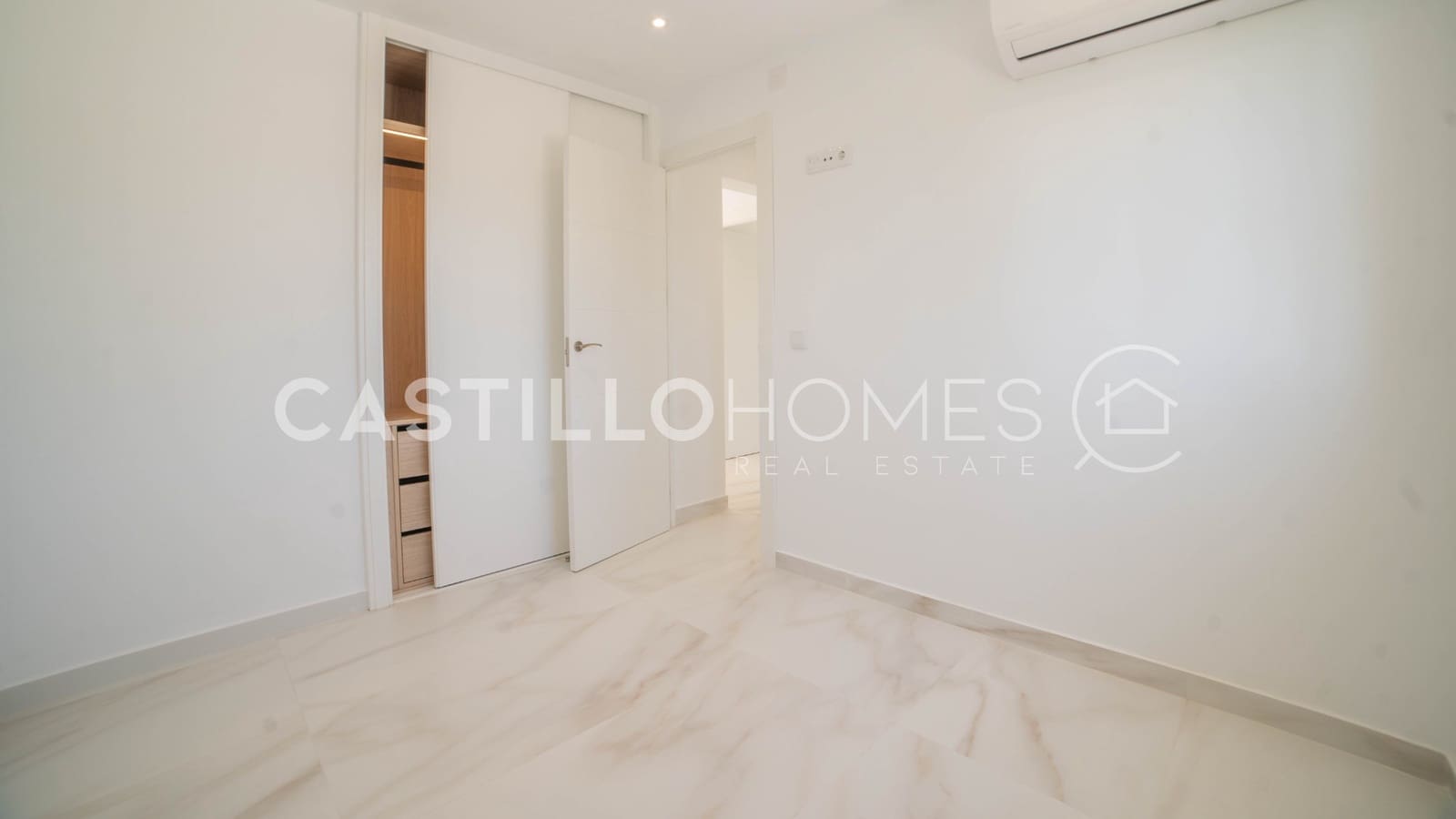 3 chambre Maison de Ville à vendre à Torrevieja avec piscine garage - 665 000 € (Ref: 9993690)