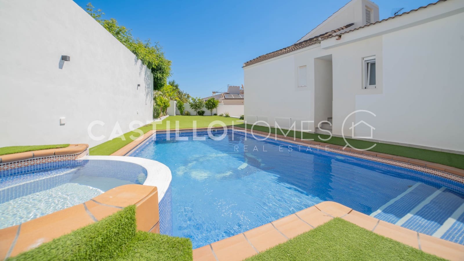 3 chambre Maison de Ville à vendre à Torrevieja avec piscine garage - 665 000 € (Ref: 9993690)