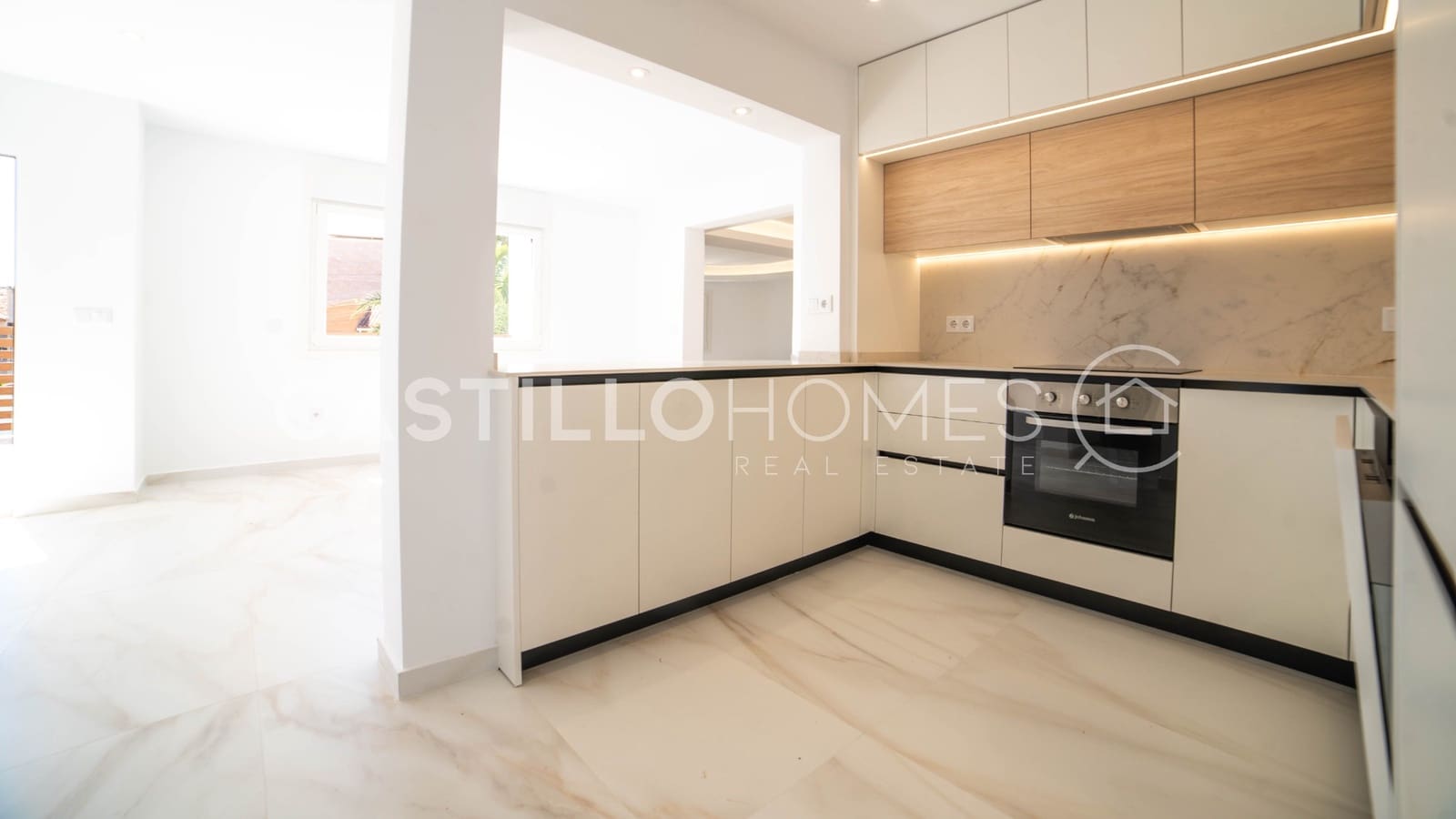 3 chambre Maison de Ville à vendre à Torrevieja avec piscine garage - 665 000 € (Ref: 9993690)
