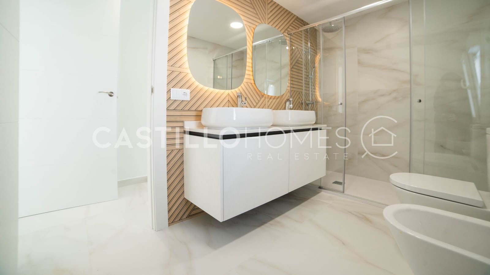 3 chambre Maison de Ville à vendre à Torrevieja avec piscine garage - 665 000 € (Ref: 9993690)