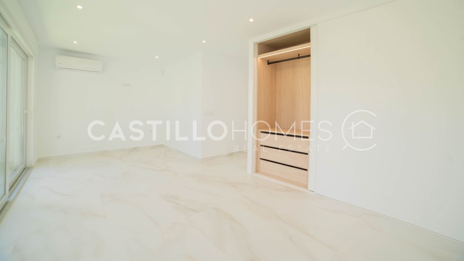 3 chambre Maison de Ville à vendre à Torrevieja avec piscine garage - 665 000 € (Ref: 9993690)