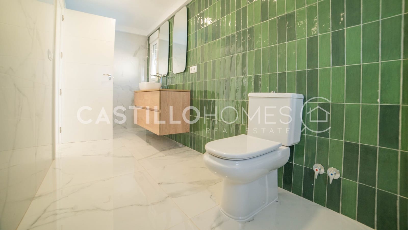 3 chambre Maison de Ville à vendre à Torrevieja avec piscine garage - 665 000 € (Ref: 9993690)