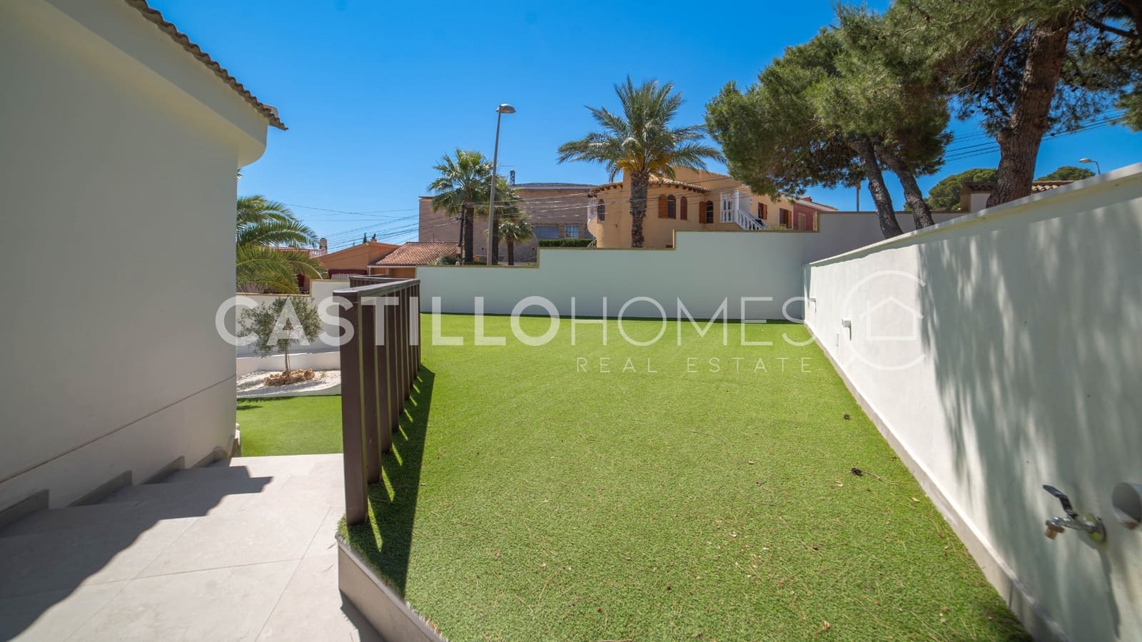 3 chambre Maison de Ville à vendre à Torrevieja avec piscine garage - 665 000 € (Ref: 9993690)