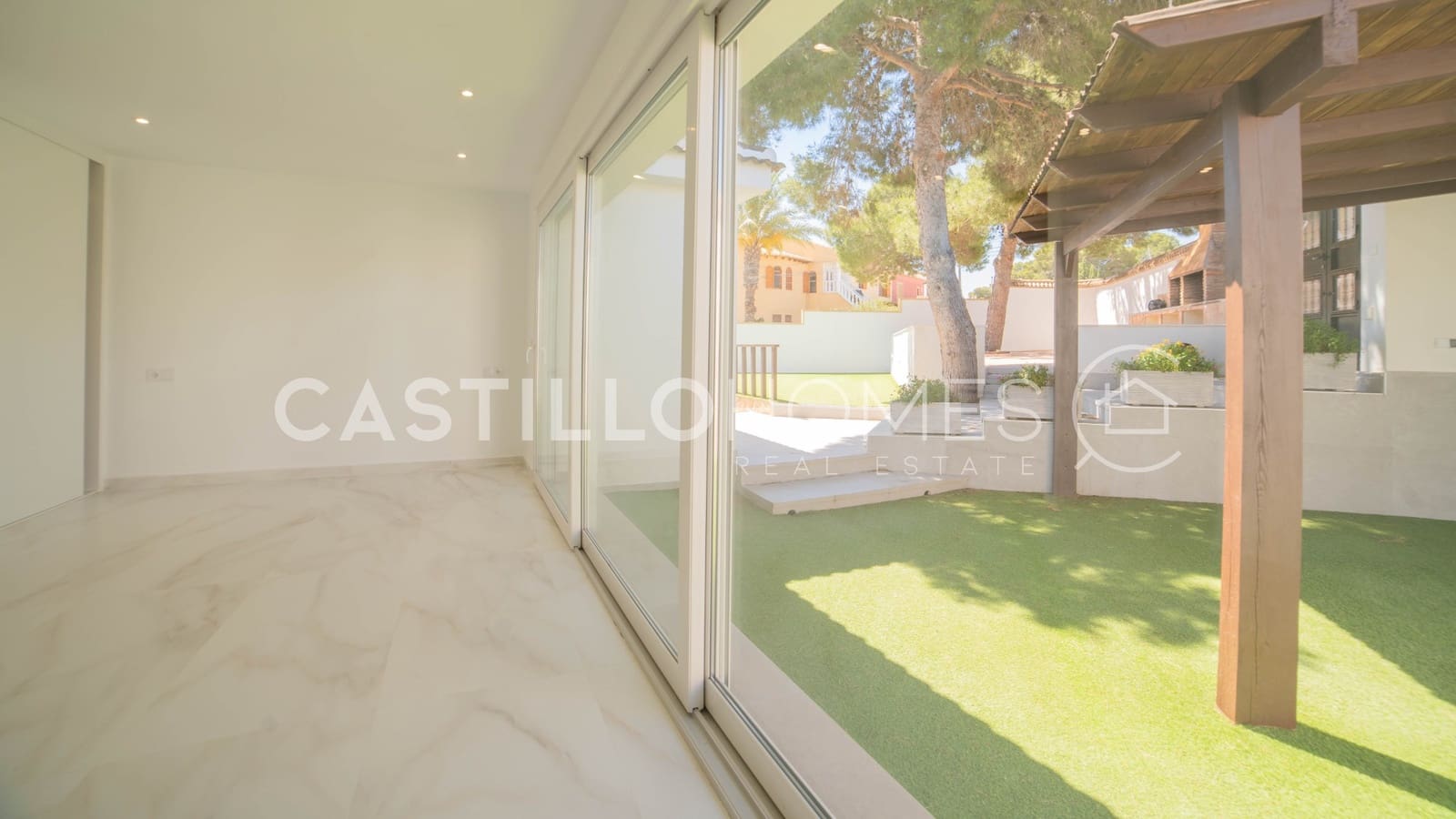 3 chambre Maison de Ville à vendre à Torrevieja avec piscine garage - 665 000 € (Ref: 9993690)