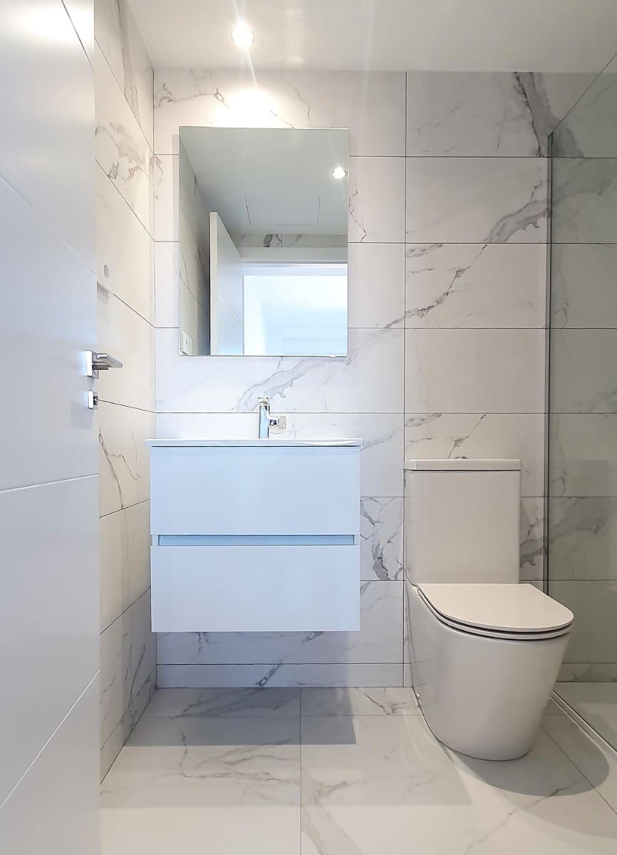 Apartamento de 2 habitaciones en Punta Prima en venta con piscina garaje - 373.000 € (Ref: 10095744)