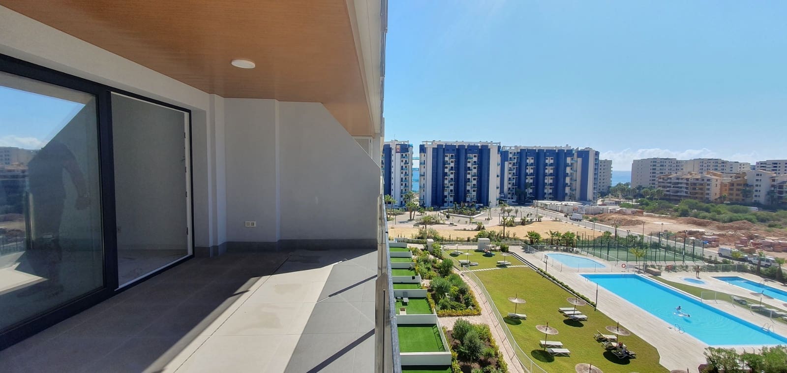 Apartamento de 2 habitaciones en Punta Prima en venta con piscina garaje - 373.000 € (Ref: 10095744)